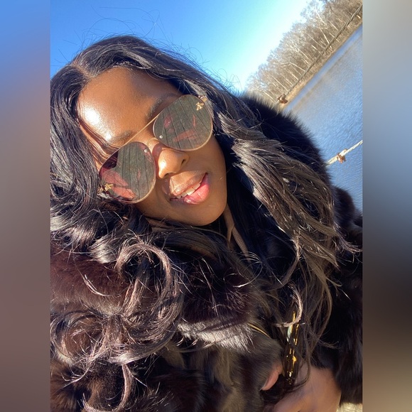 🎤MEET YOUR POSHER LIVE 🛍️ ❤️ LIKE TO BE NOTIFIED FOR MY LIVES. - Picture 5 of 11